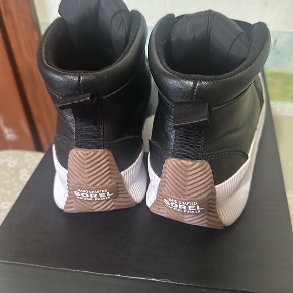 Womens black sorel booties,waterproof - Picture 4 of 6